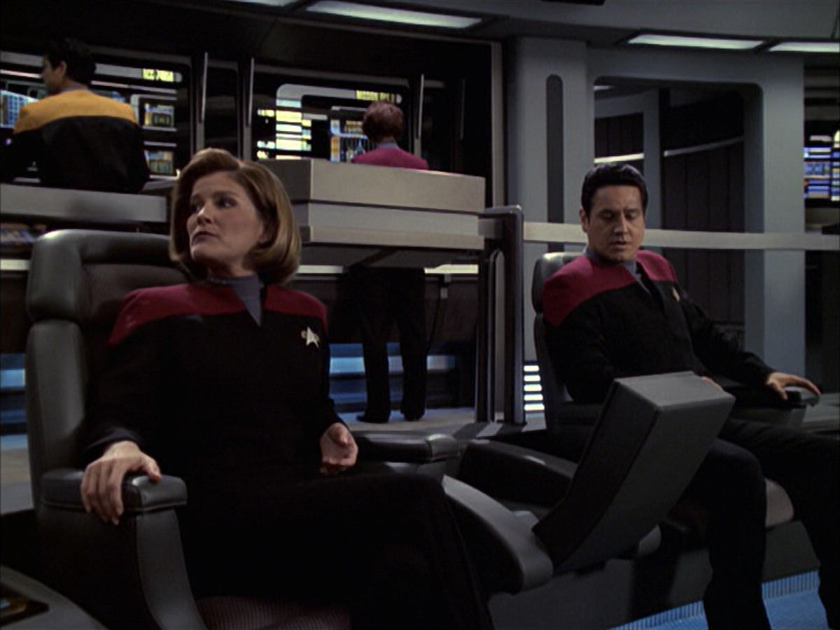 extant_StarTrek_VOY_6x09-TheVoyagerConspiracy_01623.jpg