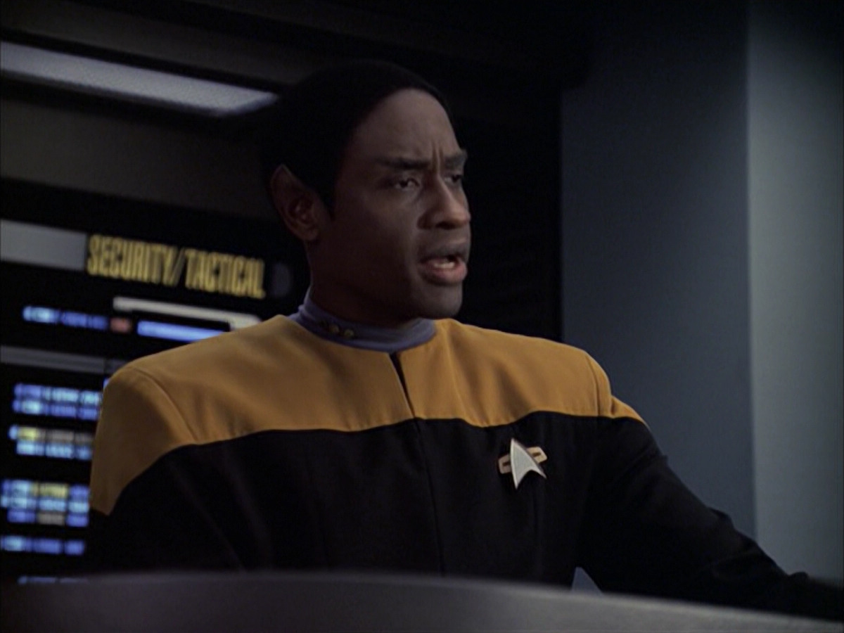 extant_StarTrek_VOY_6x09-TheVoyagerConspiracy_01627.jpg