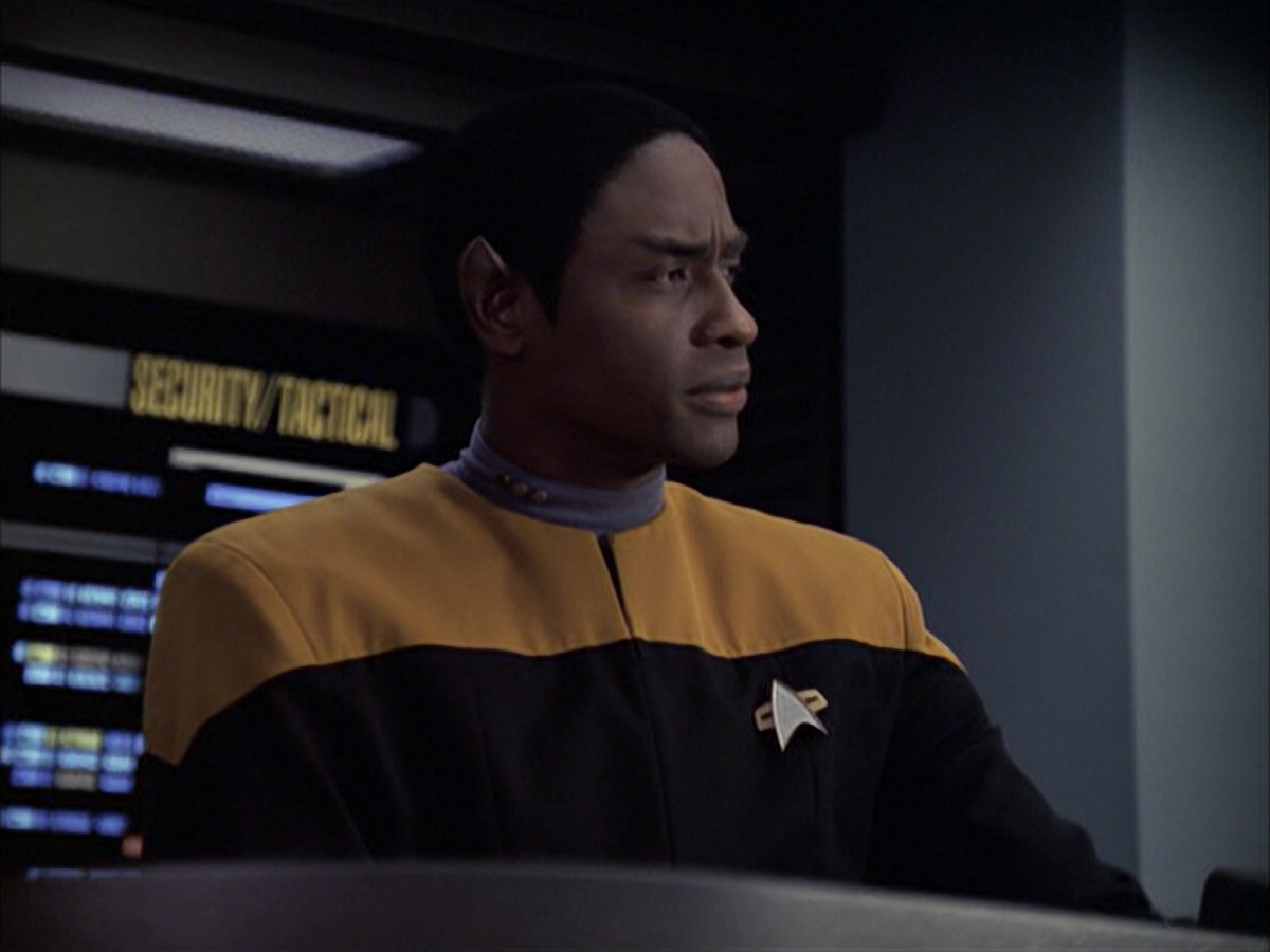 extant_StarTrek_VOY_6x09-TheVoyagerConspiracy_01630.jpg