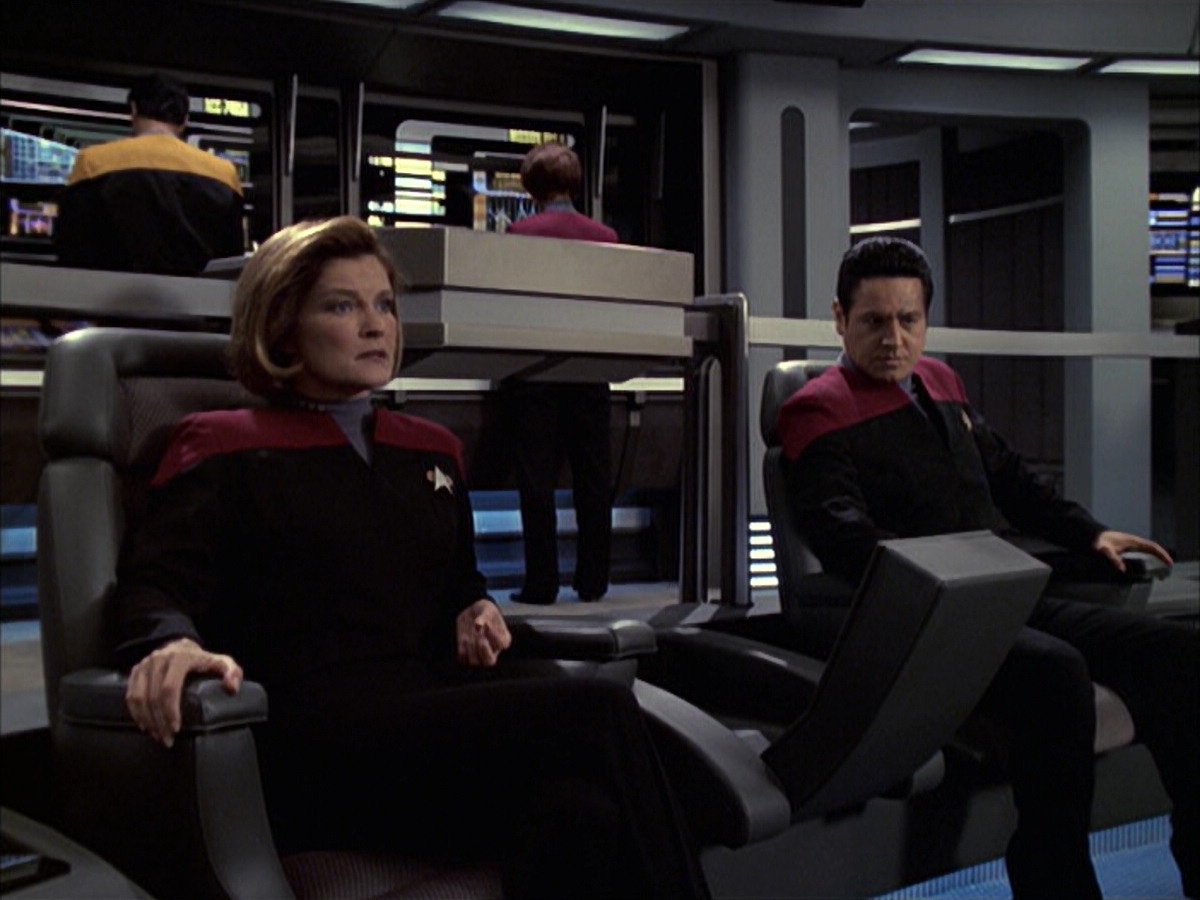 extant_StarTrek_VOY_6x09-TheVoyagerConspiracy_01632.jpg