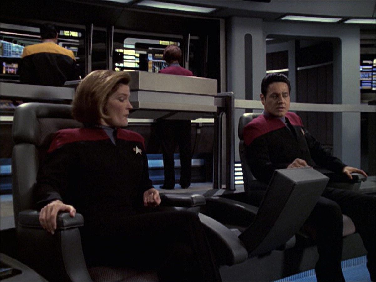 extant_StarTrek_VOY_6x09-TheVoyagerConspiracy_01633.jpg