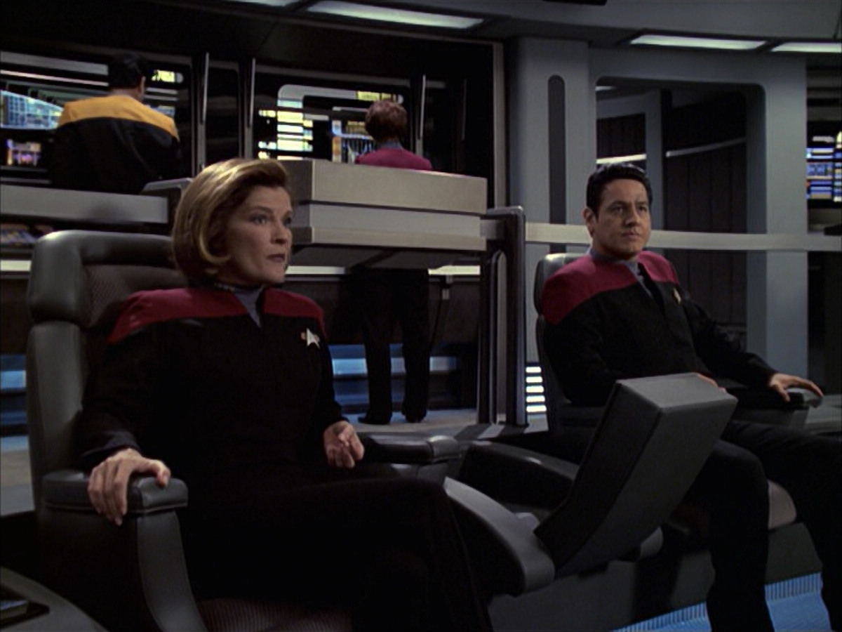 extant_StarTrek_VOY_6x09-TheVoyagerConspiracy_01634.jpg