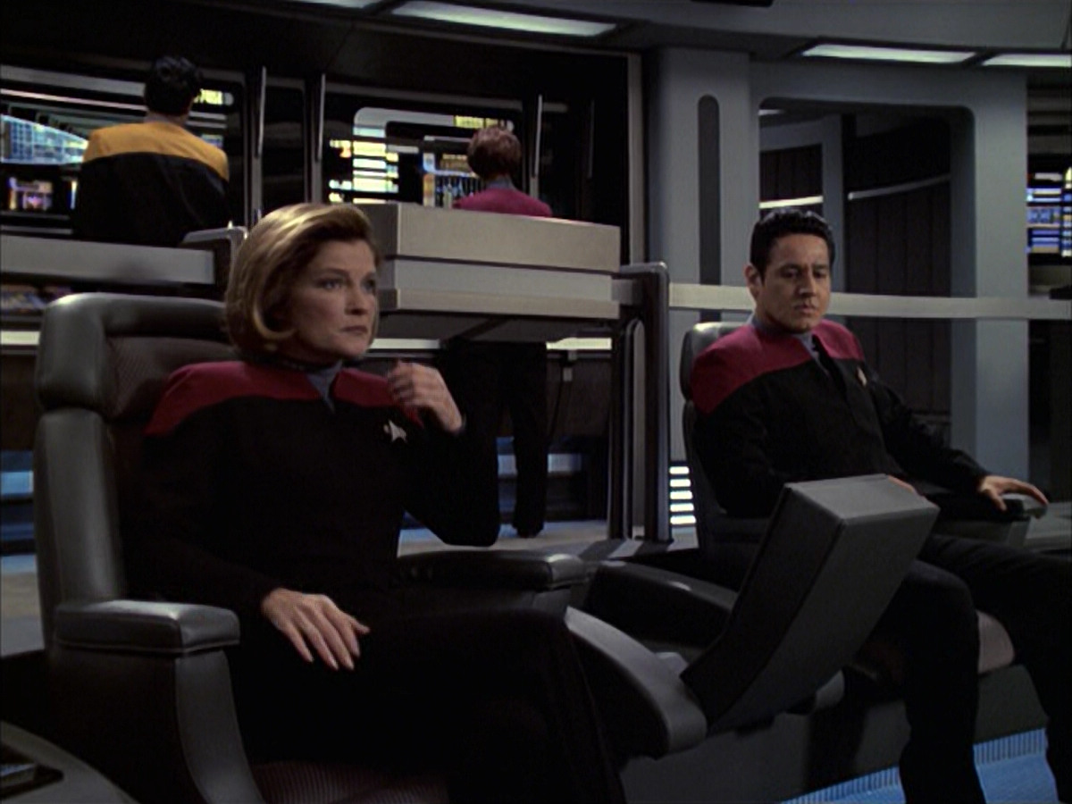 extant_StarTrek_VOY_6x09-TheVoyagerConspiracy_01638.jpg