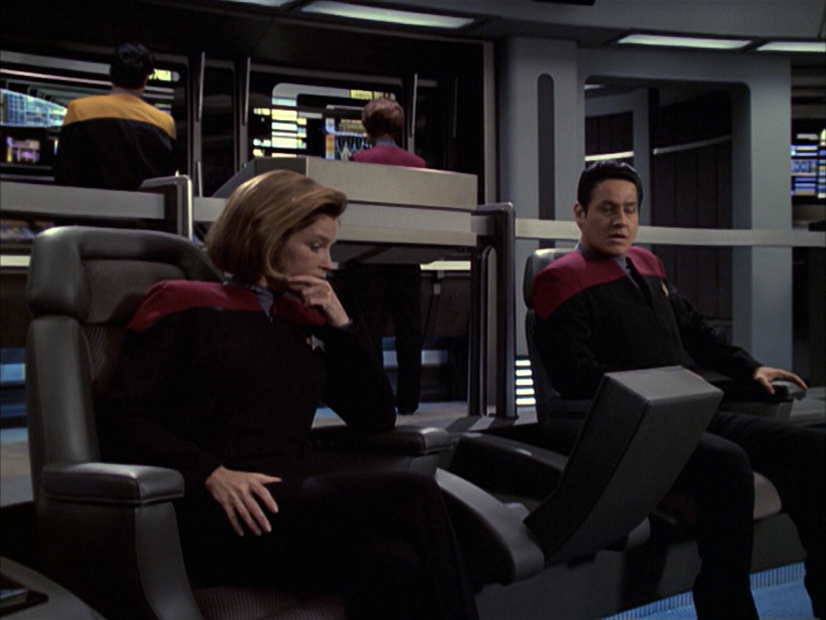 extant_StarTrek_VOY_6x09-TheVoyagerConspiracy_01640.jpg