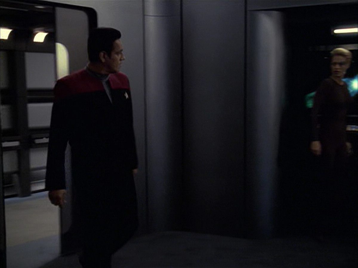 extant_StarTrek_VOY_6x09-TheVoyagerConspiracy_01647.jpg