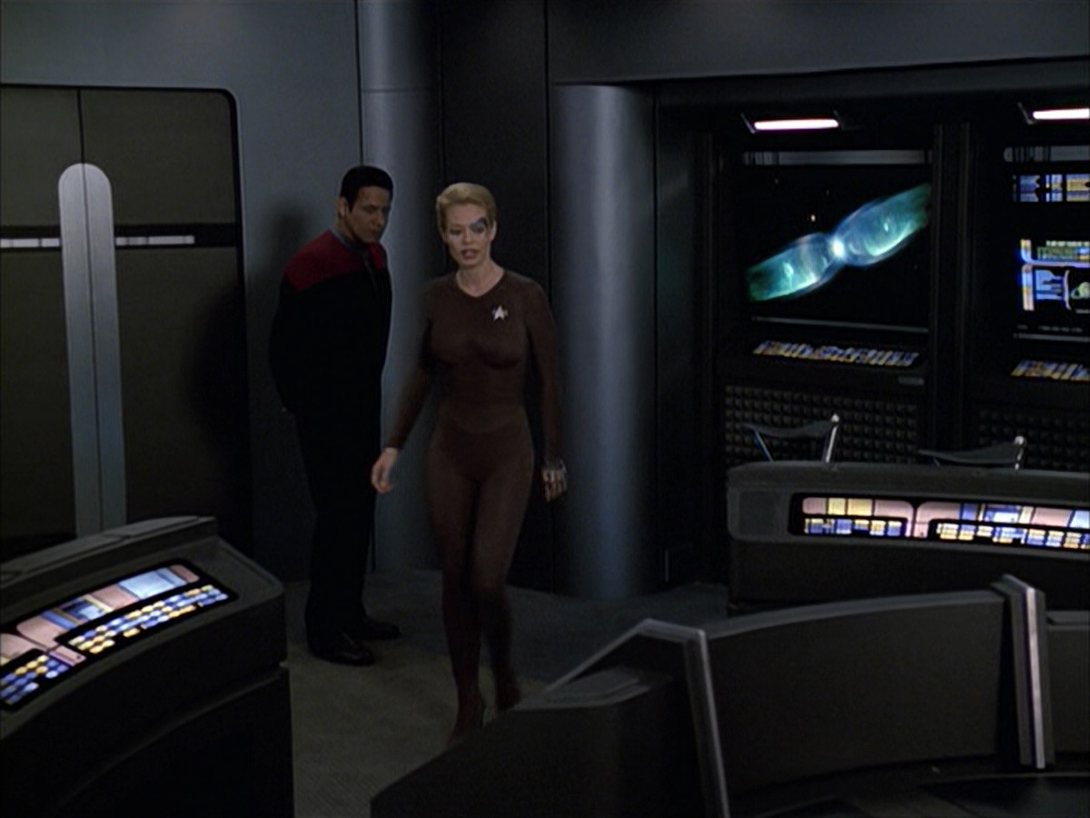 extant_StarTrek_VOY_6x09-TheVoyagerConspiracy_01723.jpg