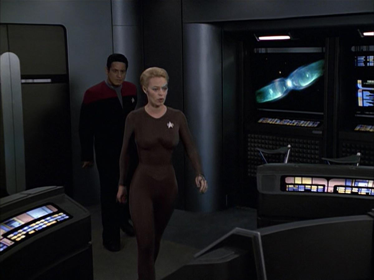 extant_StarTrek_VOY_6x09-TheVoyagerConspiracy_01724.jpg