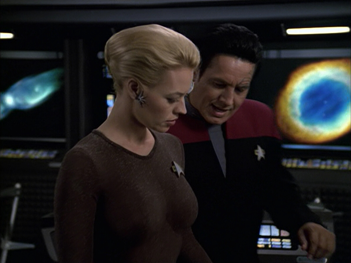 extant_StarTrek_VOY_6x09-TheVoyagerConspiracy_01728.jpg