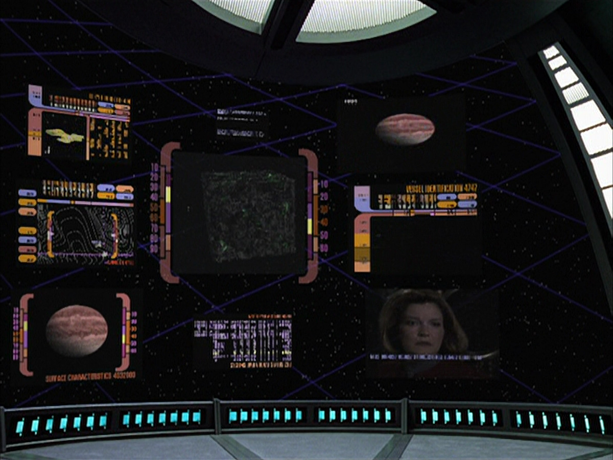 extant_StarTrek_VOY_6x09-TheVoyagerConspiracy_01737.jpg