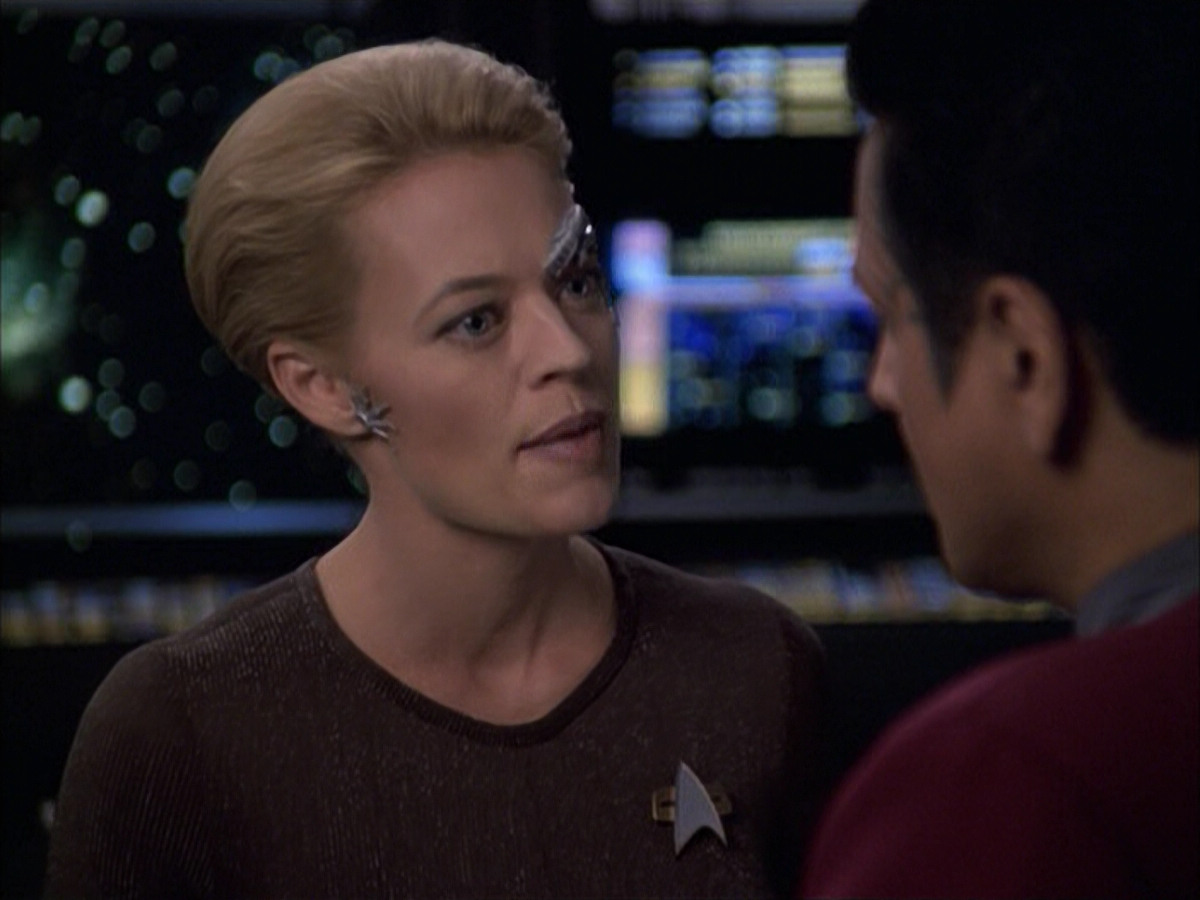 extant_StarTrek_VOY_6x09-TheVoyagerConspiracy_01965.jpg