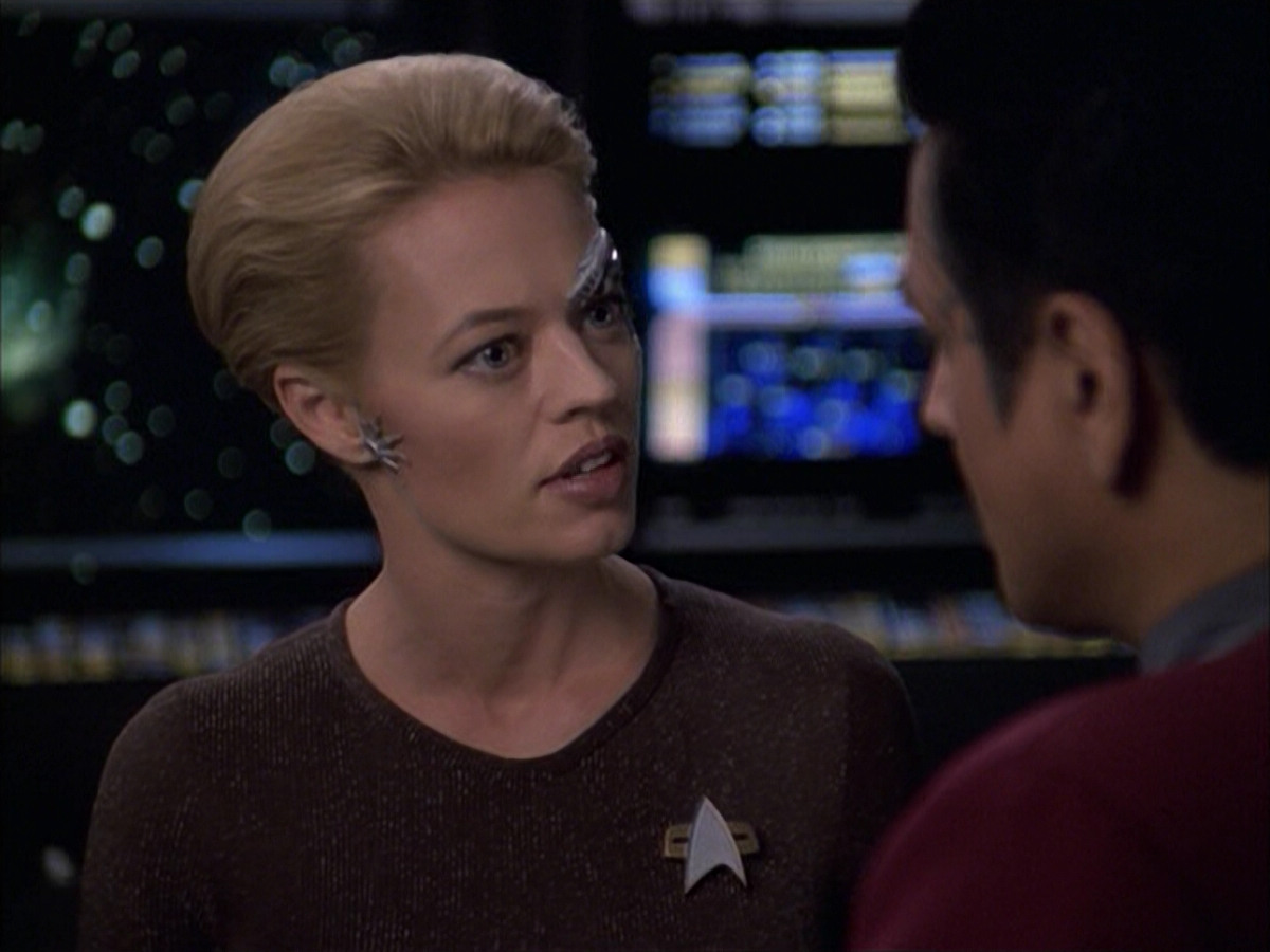 extant_StarTrek_VOY_6x09-TheVoyagerConspiracy_01967.jpg