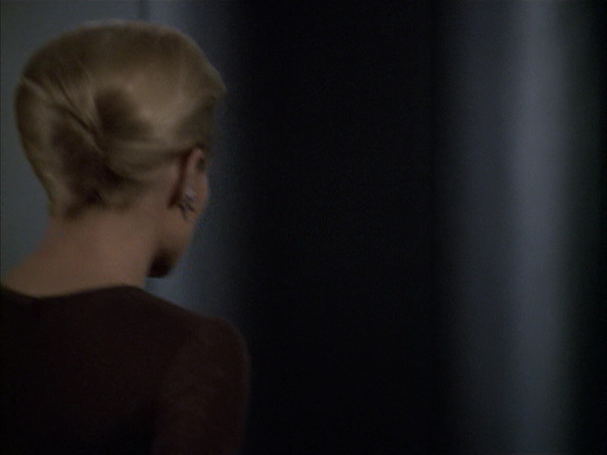 extant_StarTrek_VOY_6x09-TheVoyagerConspiracy_02062.jpg