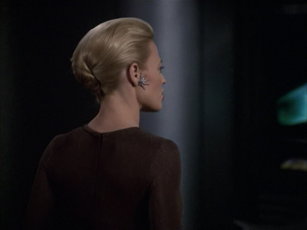extant_StarTrek_VOY_6x09-TheVoyagerConspiracy_02063.jpg