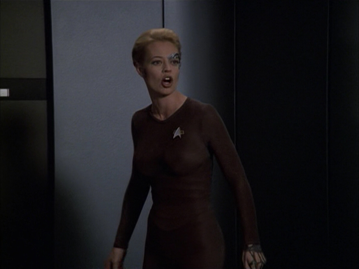 extant_StarTrek_VOY_6x09-TheVoyagerConspiracy_02078.jpg