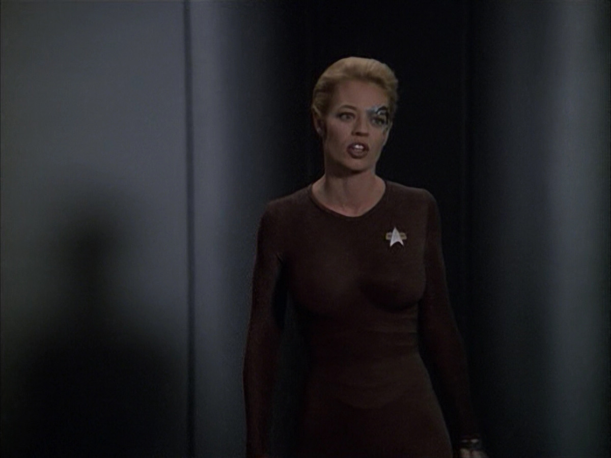 extant_StarTrek_VOY_6x09-TheVoyagerConspiracy_02079.jpg