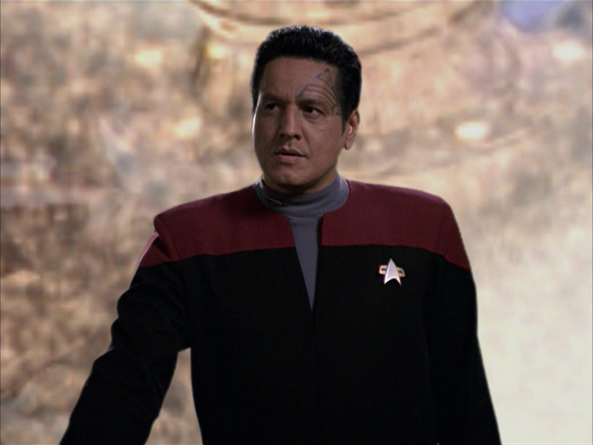 extant_StarTrek_VOY_6x09-TheVoyagerConspiracy_02084.jpg