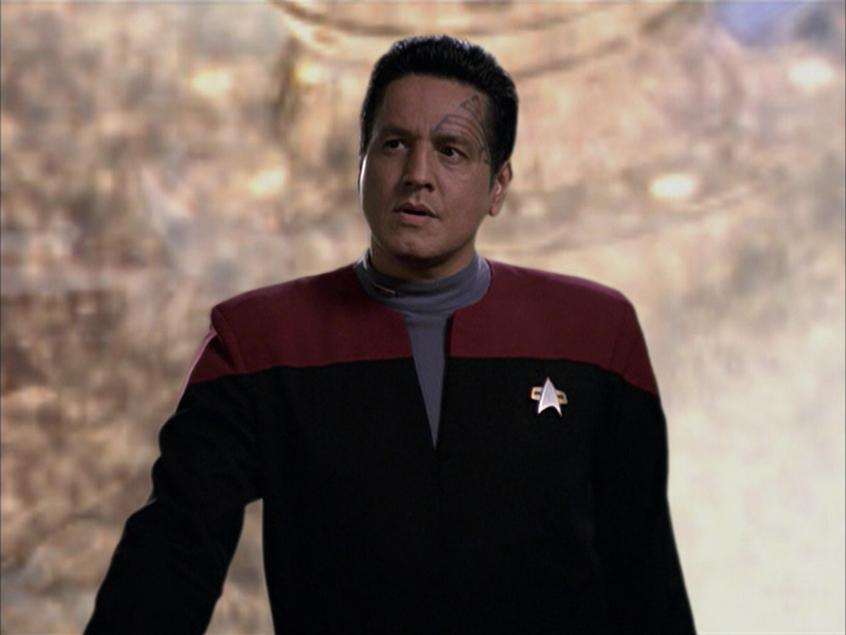 extant_StarTrek_VOY_6x09-TheVoyagerConspiracy_02086.jpg