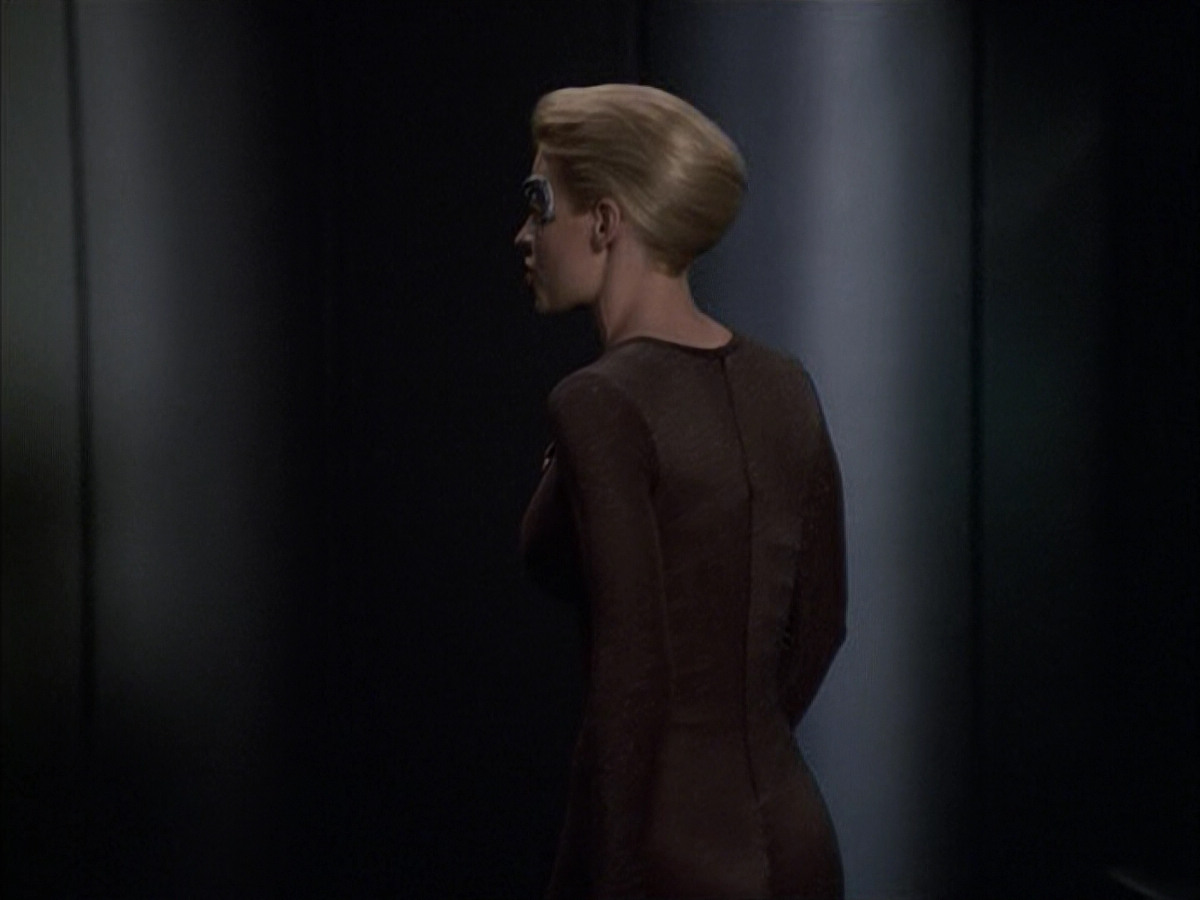extant_StarTrek_VOY_6x09-TheVoyagerConspiracy_02093.jpg