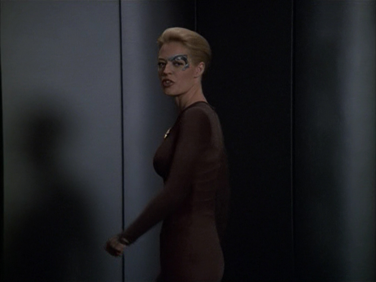 extant_StarTrek_VOY_6x09-TheVoyagerConspiracy_02094.jpg
