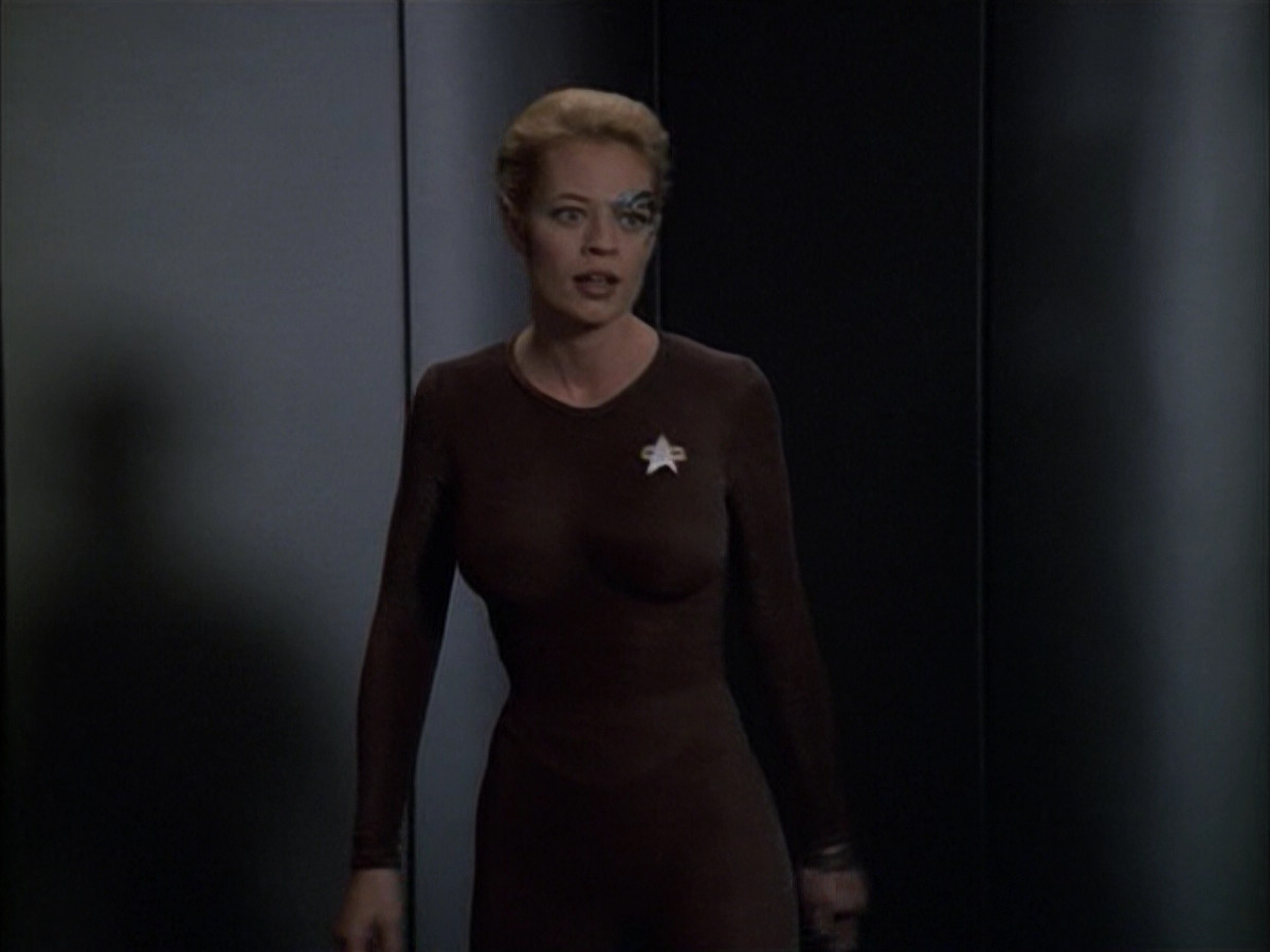 extant_StarTrek_VOY_6x09-TheVoyagerConspiracy_02095.jpg
