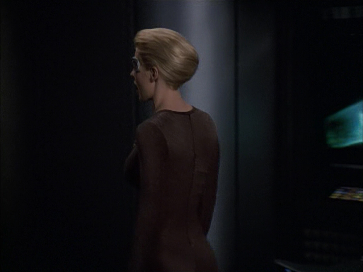 extant_StarTrek_VOY_6x09-TheVoyagerConspiracy_02104.jpg