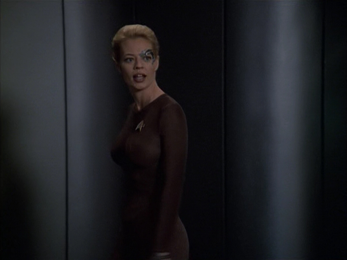 extant_StarTrek_VOY_6x09-TheVoyagerConspiracy_02105.jpg