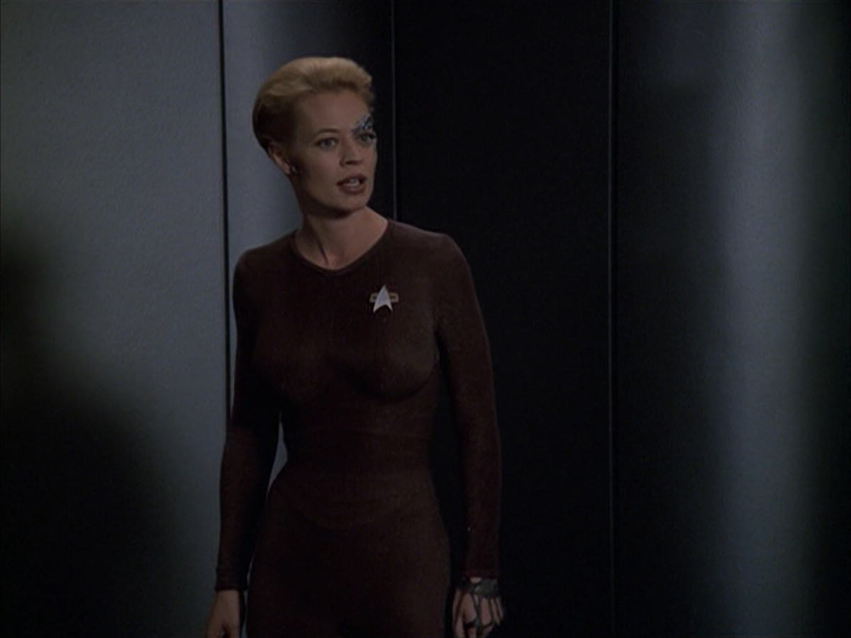 extant_StarTrek_VOY_6x09-TheVoyagerConspiracy_02109.jpg