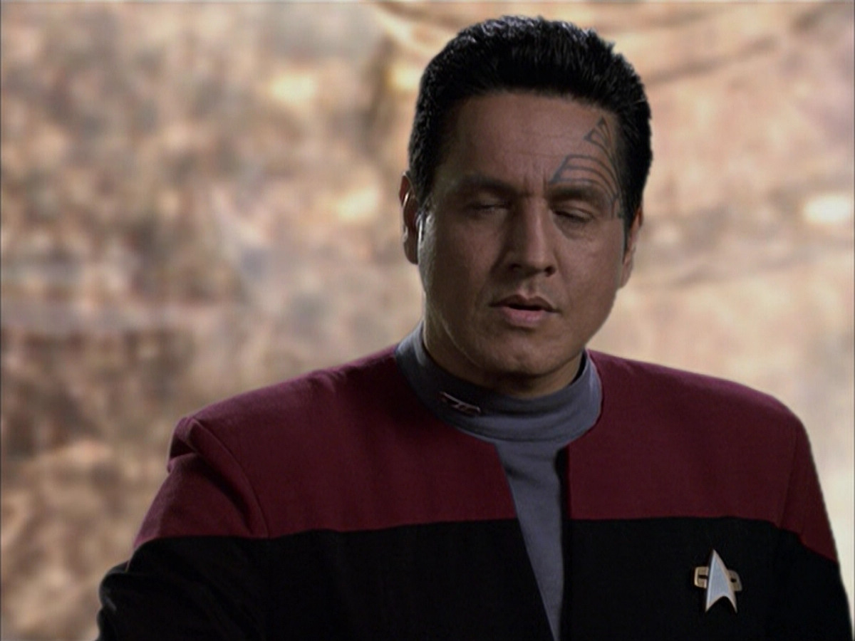 extant_StarTrek_VOY_6x09-TheVoyagerConspiracy_02120.jpg