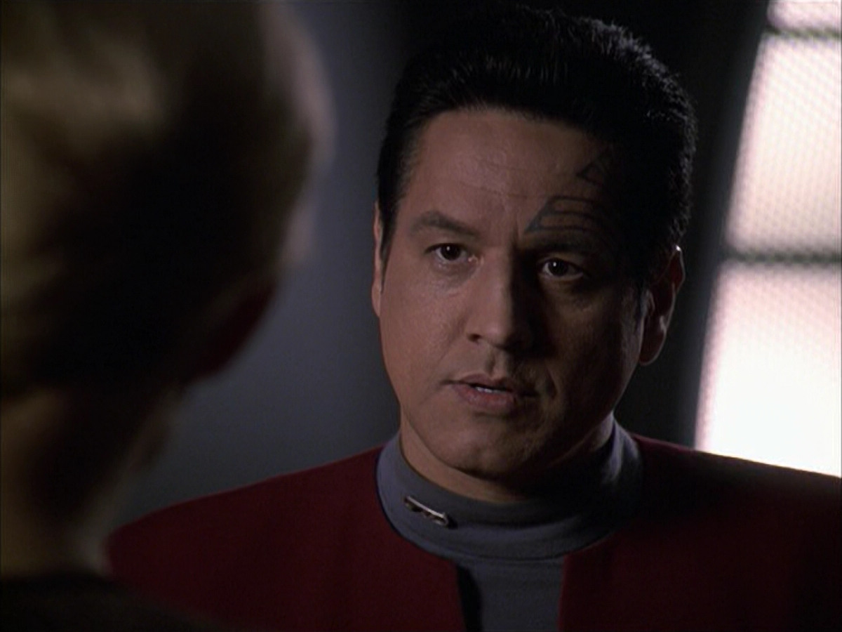 extant_StarTrek_VOY_6x09-TheVoyagerConspiracy_02140.jpg