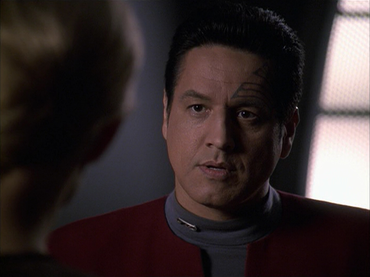 extant_StarTrek_VOY_6x09-TheVoyagerConspiracy_02141.jpg
