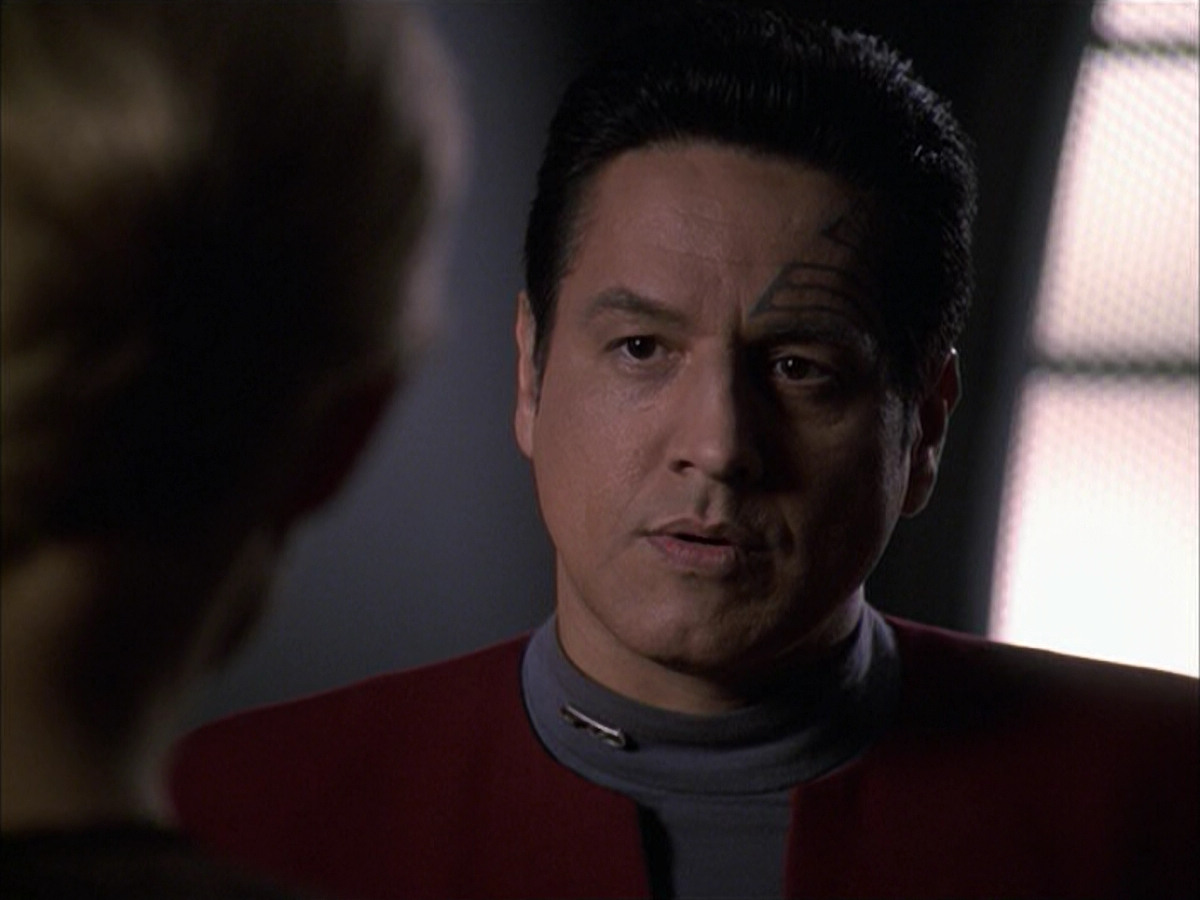 extant_StarTrek_VOY_6x09-TheVoyagerConspiracy_02145.jpg