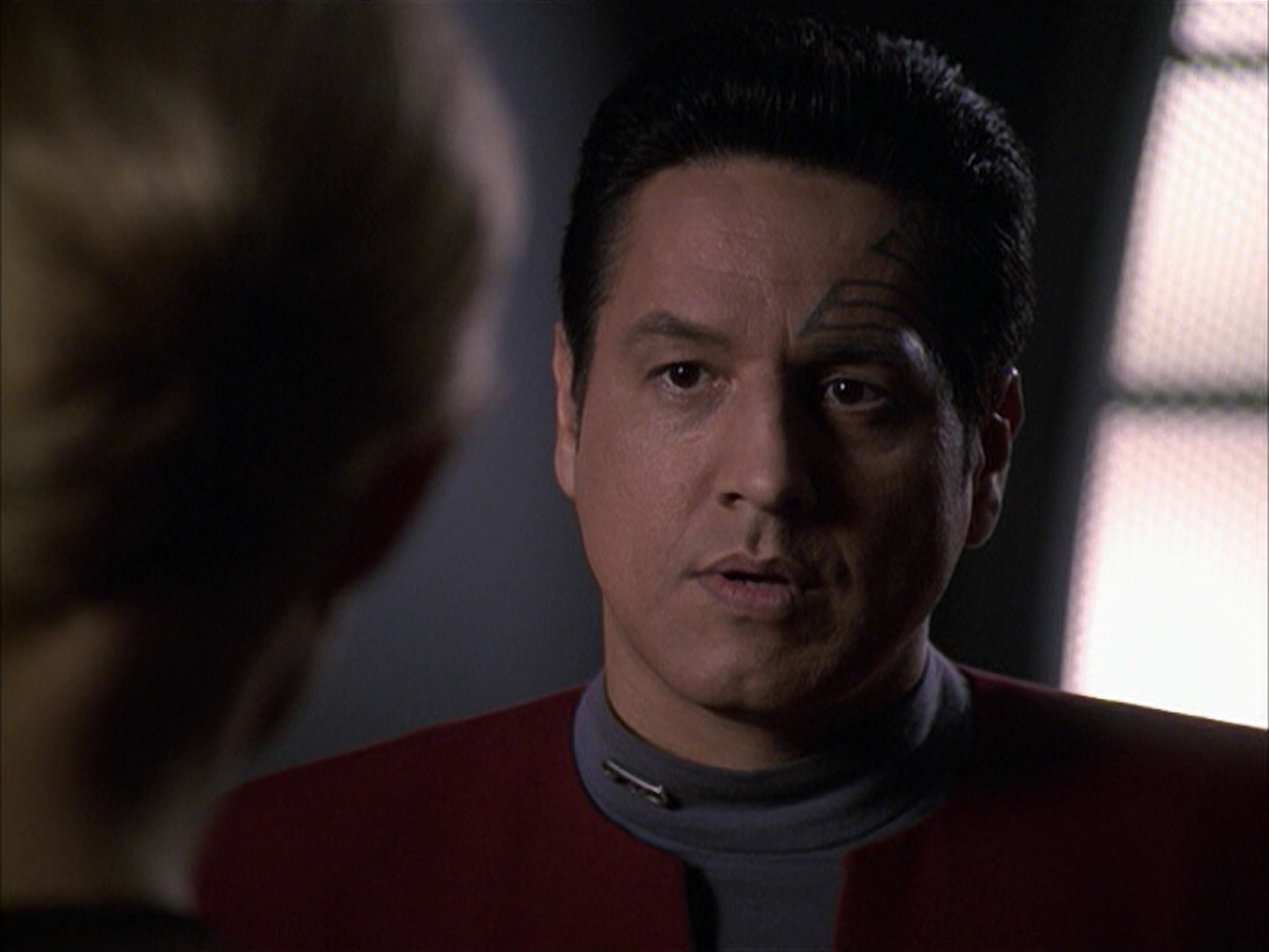 extant_StarTrek_VOY_6x09-TheVoyagerConspiracy_02154.jpg