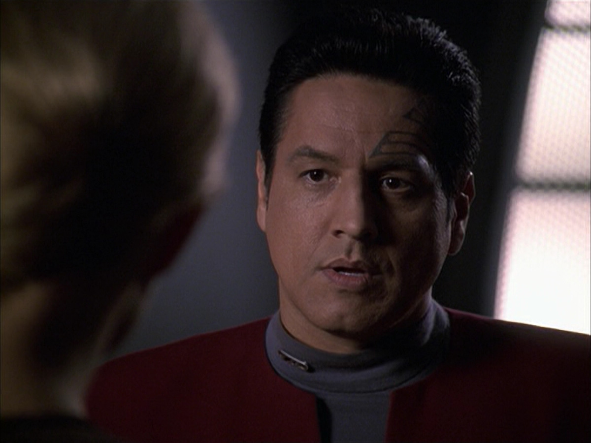 extant_StarTrek_VOY_6x09-TheVoyagerConspiracy_02155.jpg