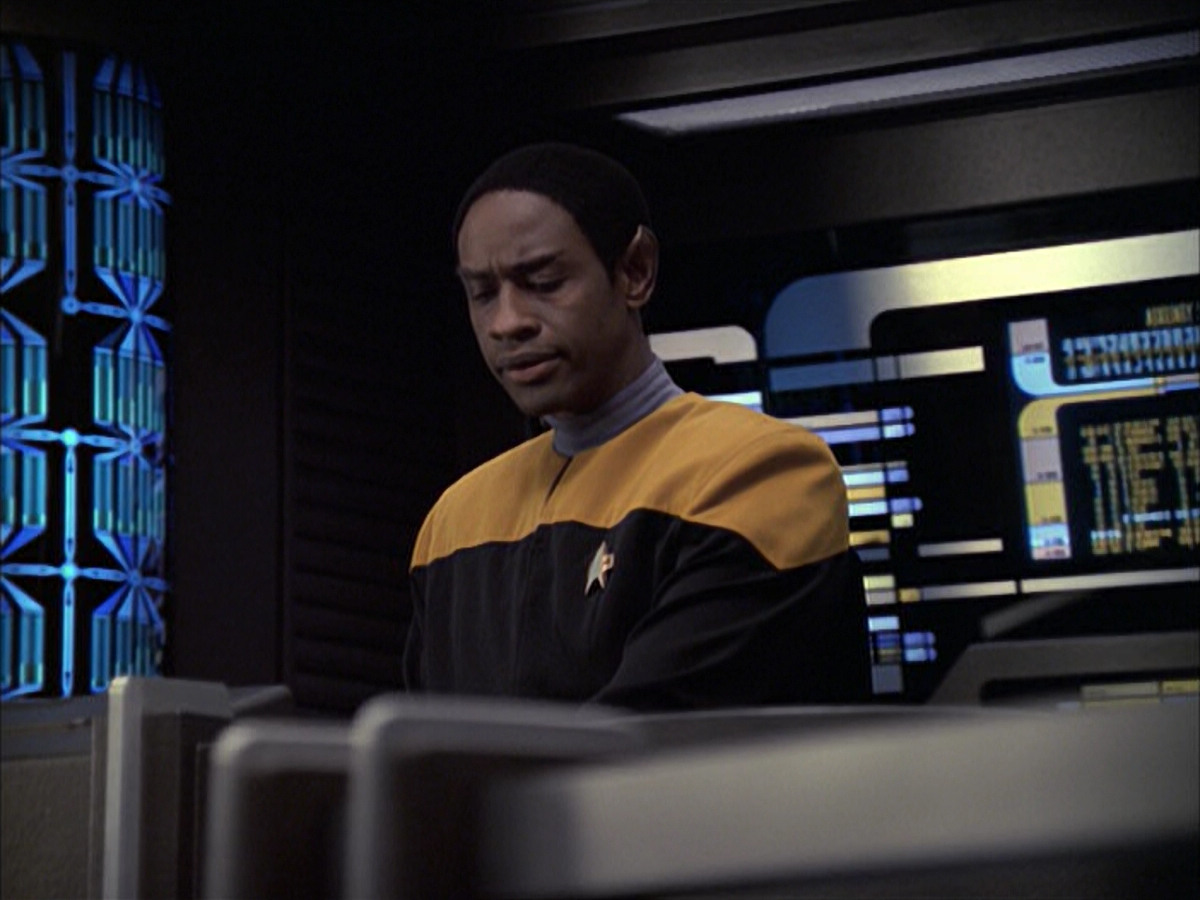 extant_StarTrek_VOY_6x09-TheVoyagerConspiracy_02171.jpg