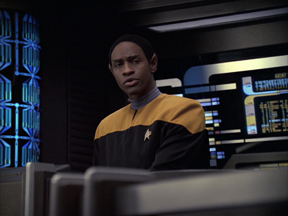 extant_StarTrek_VOY_6x09-TheVoyagerConspiracy_02172.jpg