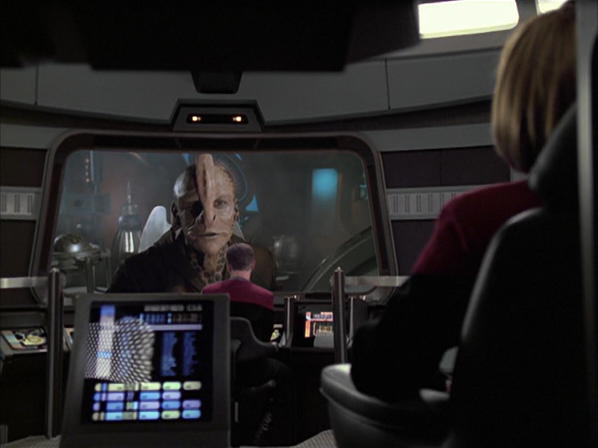 extant_StarTrek_VOY_6x09-TheVoyagerConspiracy_02188.jpg