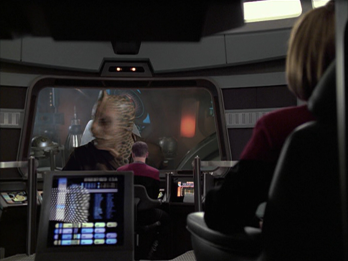extant_StarTrek_VOY_6x09-TheVoyagerConspiracy_02189.jpg