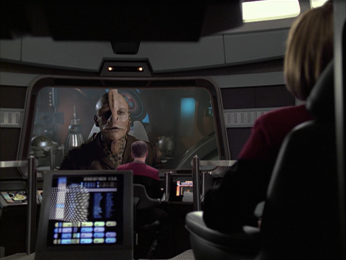 extant_StarTrek_VOY_6x09-TheVoyagerConspiracy_02191.jpg