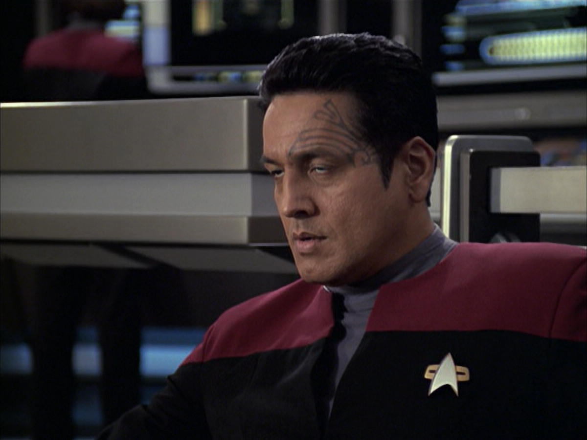 extant_StarTrek_VOY_6x09-TheVoyagerConspiracy_02198.jpg
