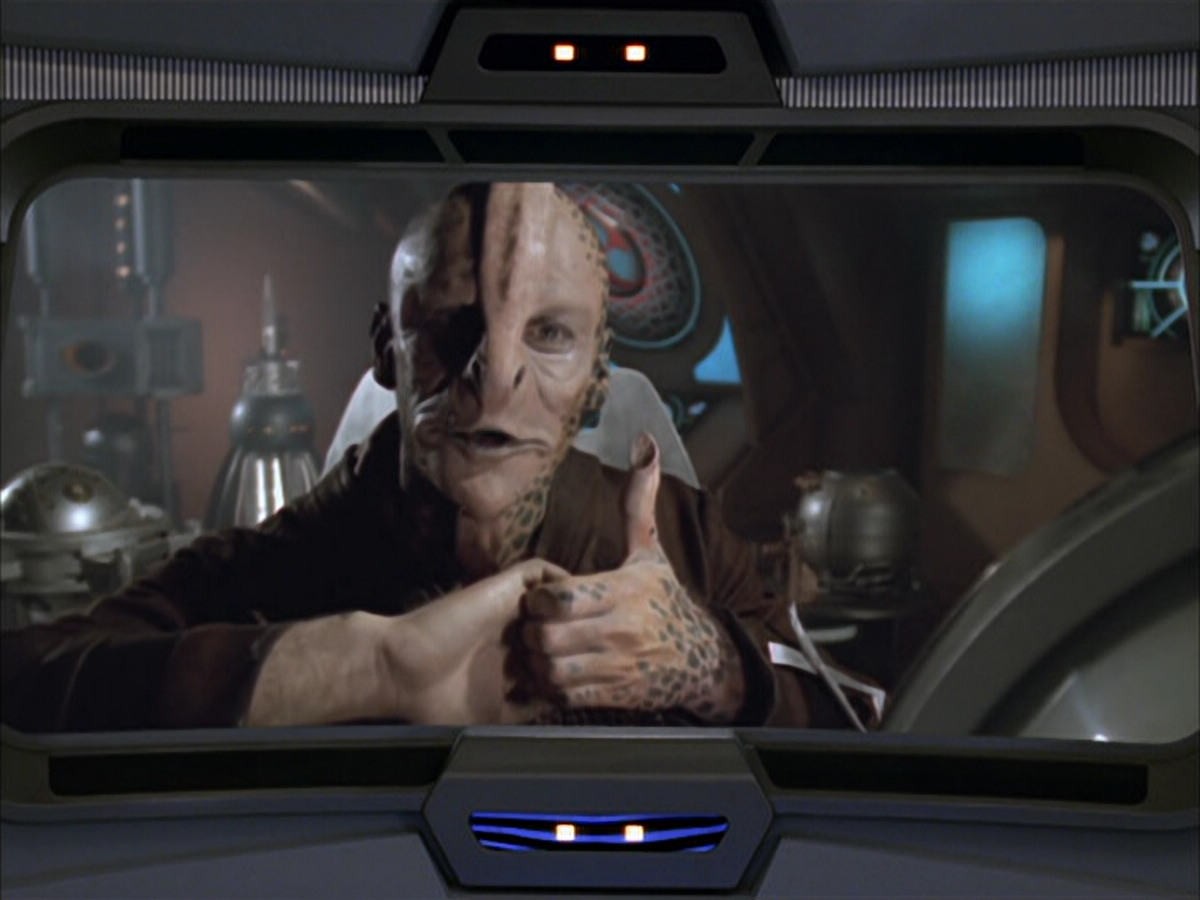 extant_StarTrek_VOY_6x09-TheVoyagerConspiracy_02203.jpg