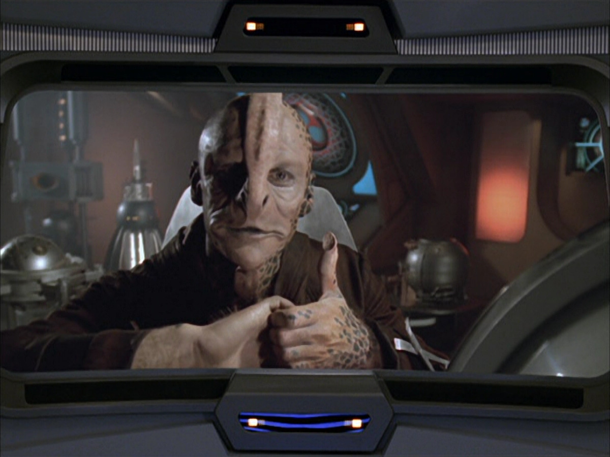 extant_StarTrek_VOY_6x09-TheVoyagerConspiracy_02204.jpg