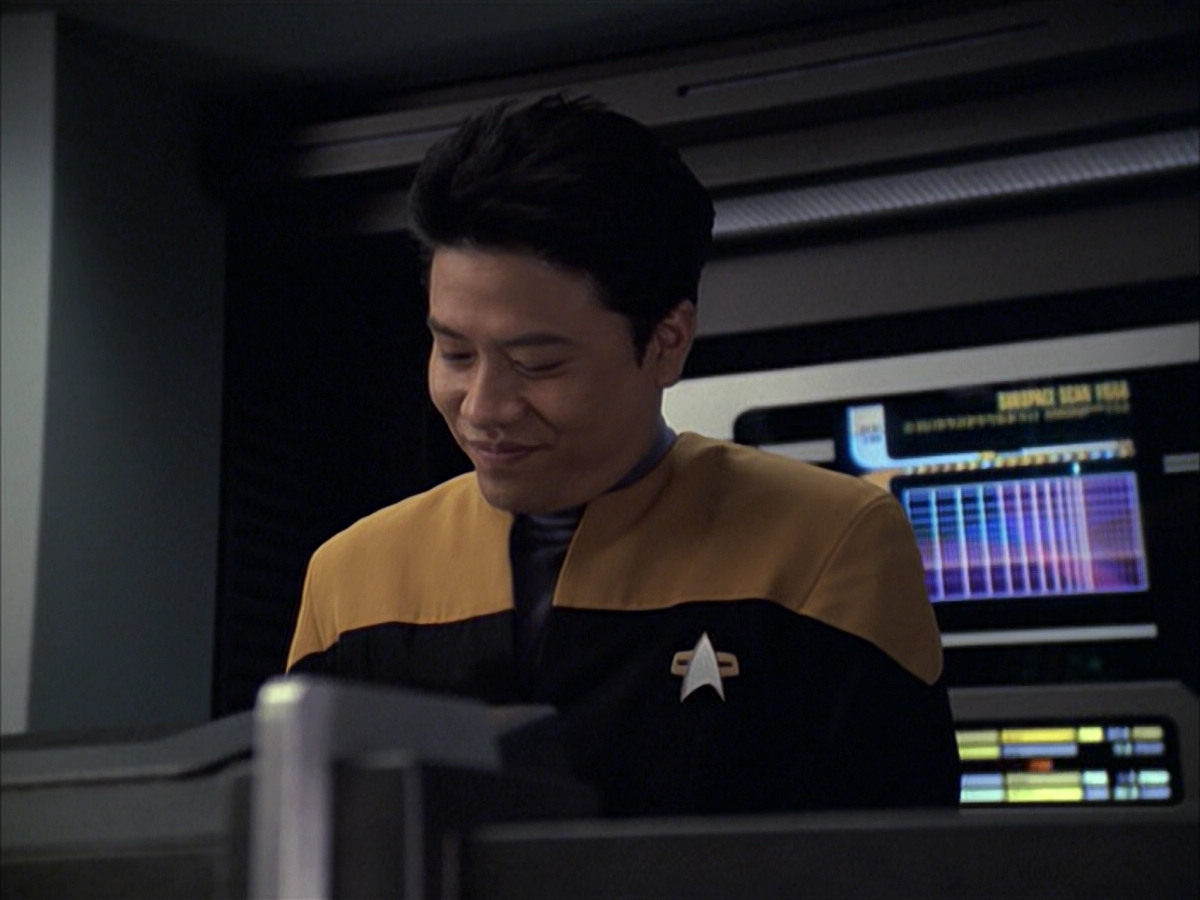 extant_StarTrek_VOY_6x09-TheVoyagerConspiracy_02213.jpg