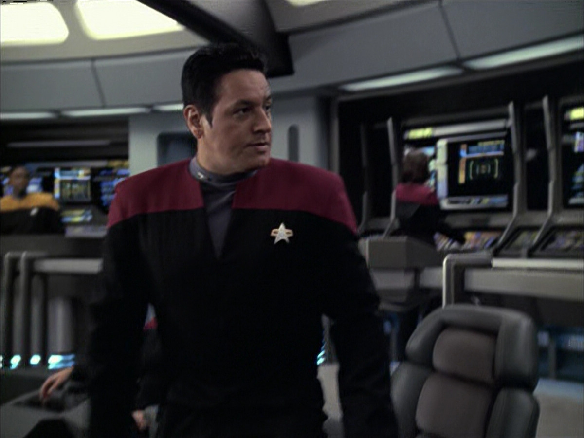 extant_StarTrek_VOY_6x09-TheVoyagerConspiracy_02231.jpg