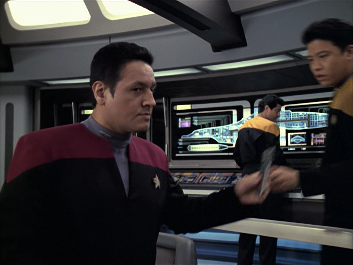 extant_StarTrek_VOY_6x09-TheVoyagerConspiracy_02234.jpg