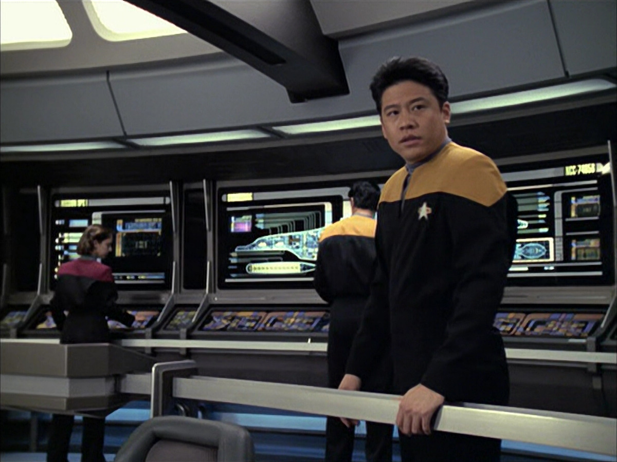 extant_StarTrek_VOY_6x09-TheVoyagerConspiracy_02236.jpg