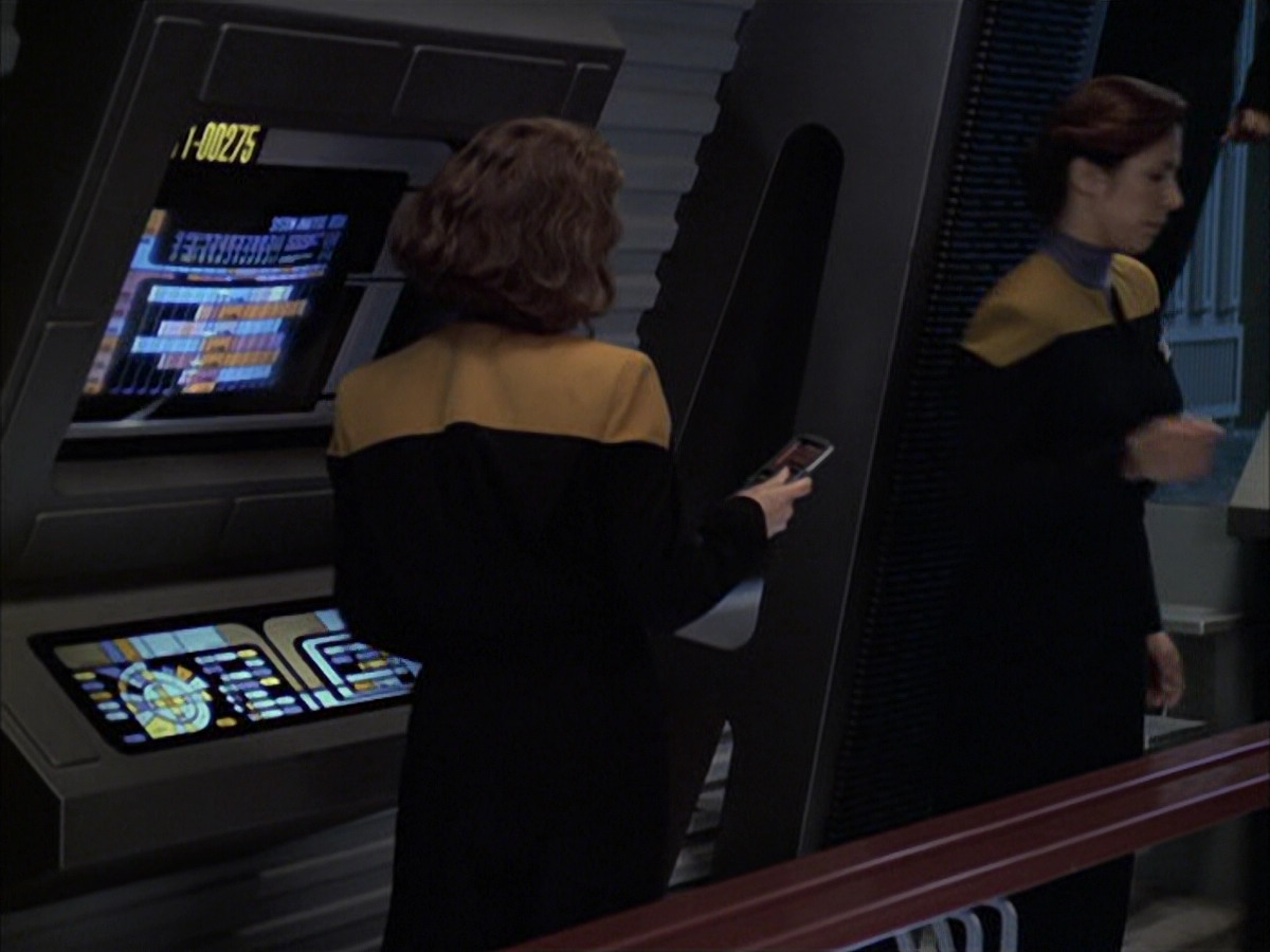 extant_StarTrek_VOY_6x09-TheVoyagerConspiracy_02238.jpg