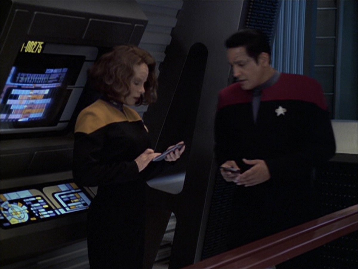 extant_StarTrek_VOY_6x09-TheVoyagerConspiracy_02242.jpg