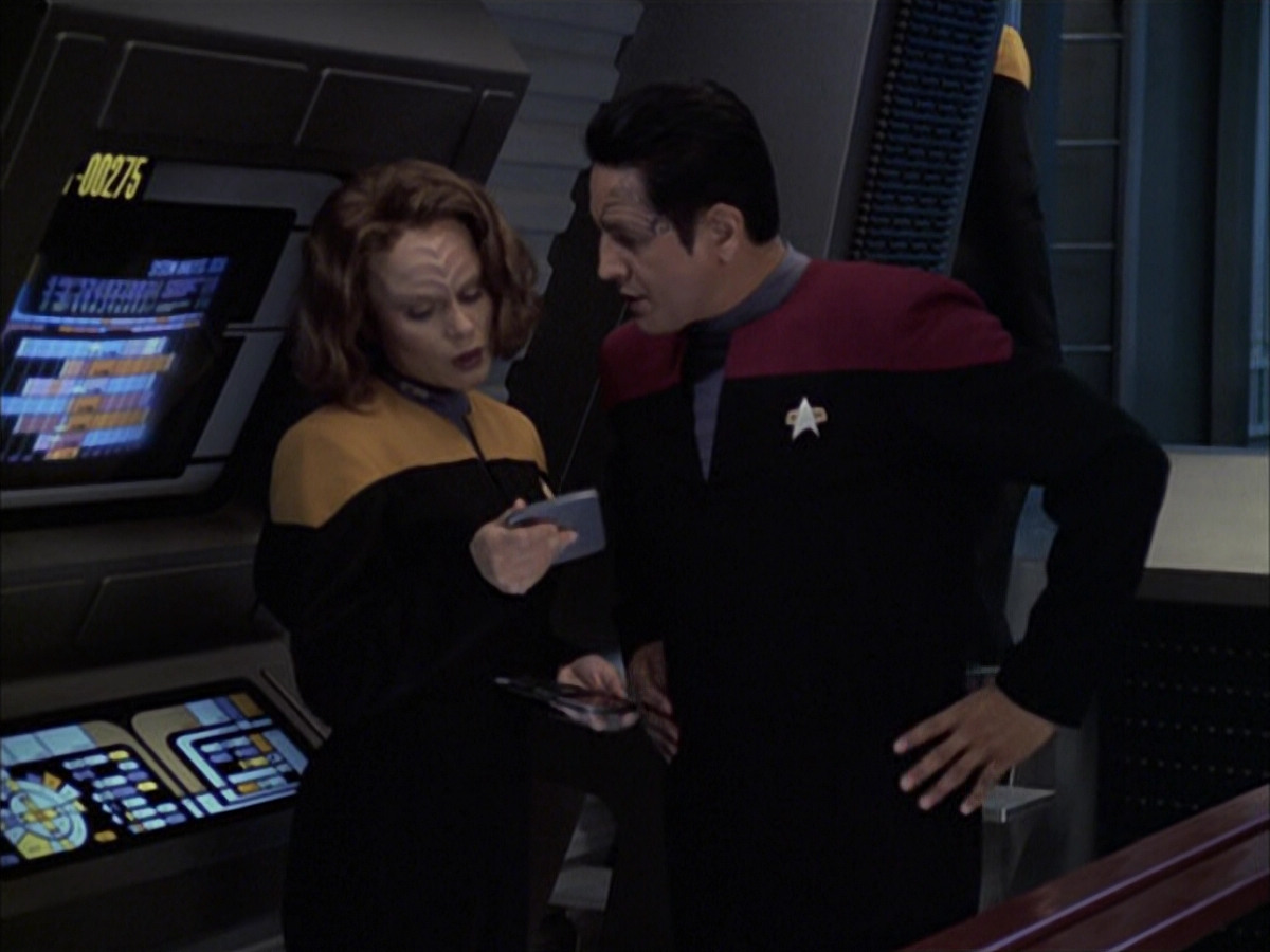 extant_StarTrek_VOY_6x09-TheVoyagerConspiracy_02246.jpg