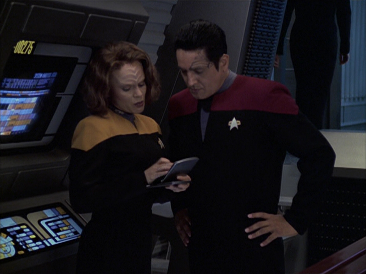 extant_StarTrek_VOY_6x09-TheVoyagerConspiracy_02249.jpg