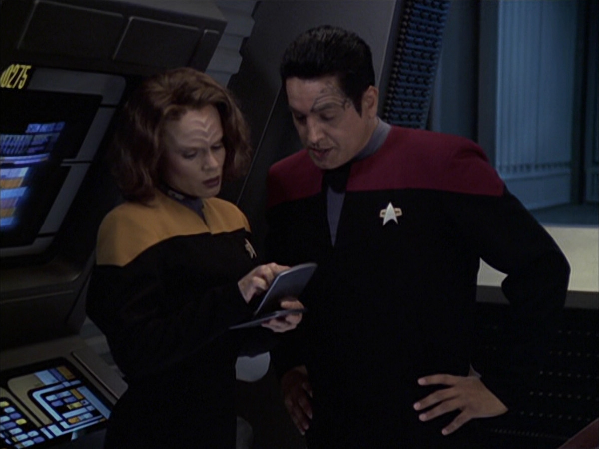 extant_StarTrek_VOY_6x09-TheVoyagerConspiracy_02253.jpg